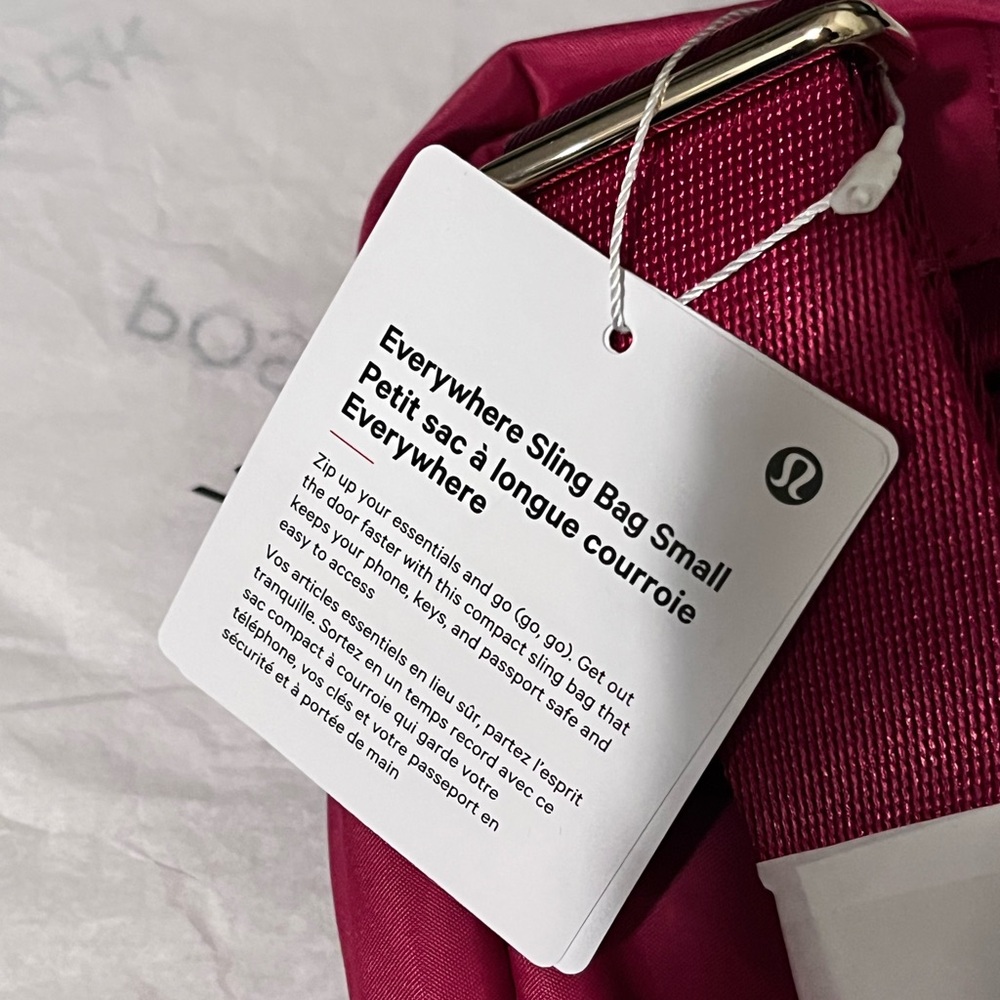 LULULEMON NWT AUTHENTIC EVERYWHERE BERRY RUMLE COLOUR SLING SMALL BAG - Picture 16 of 17